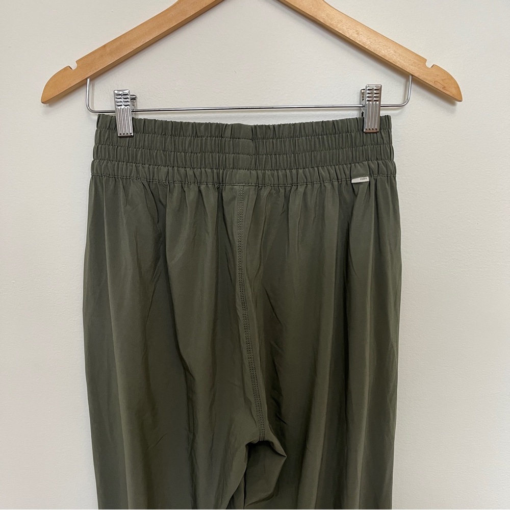Vuori Villa Jogger Army Green Women's Sz Small Athleisure Lightweight Pull On - Picture 6 of 8